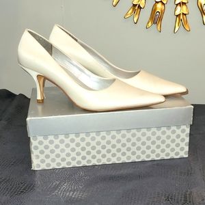 Nine West Bride Size 9½ - 9.5 - 9 1/2 Dyeable Silk Satin Pump
